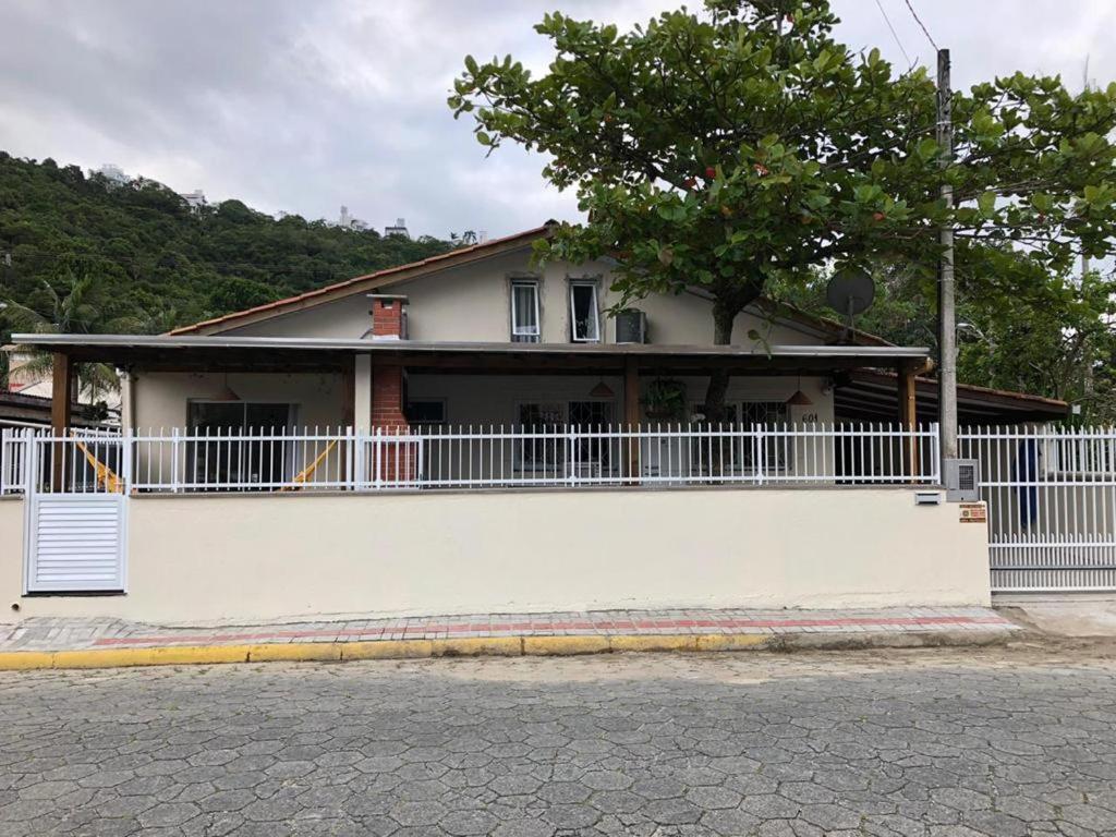 Casa Da Arvore Rua Pescada Amarela Bombinhas Exterior photo